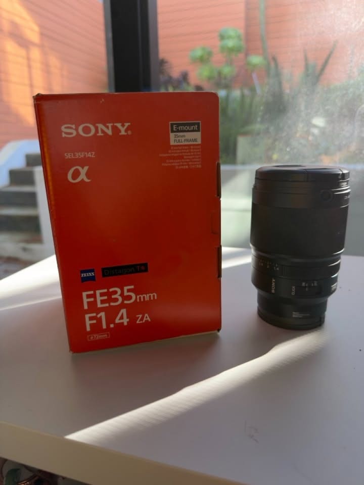 Sony Zeiss 35mm f1/4 Camera Lens (FE-Mount)